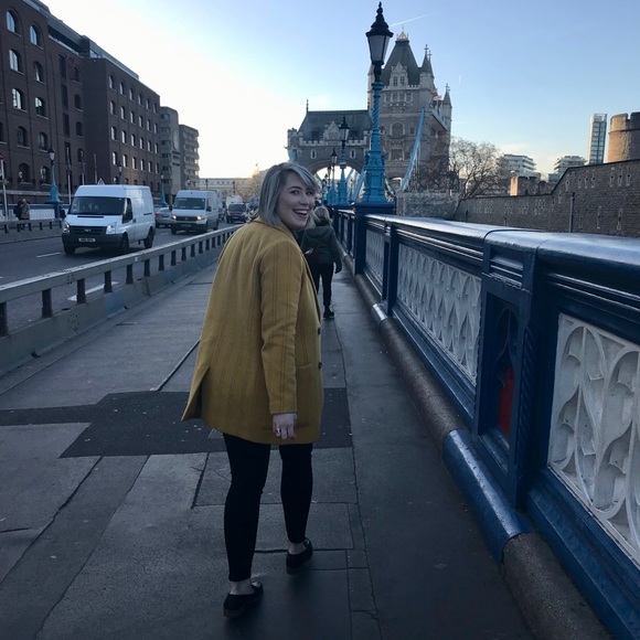 Meet your Posher, Catherine. - Picture 2 of 3